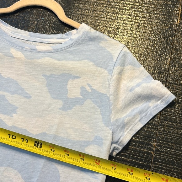 Athleta Blue Camo Short Sleeve Shirt size small - Picture 8 of 9